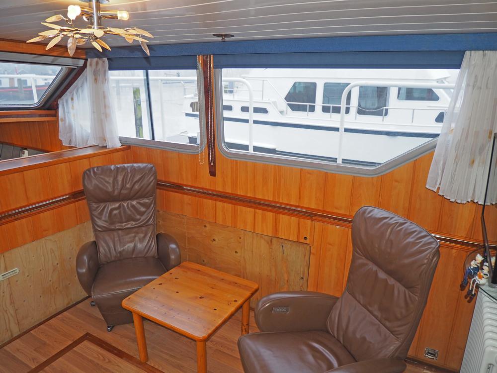 Saloon, Accommodation